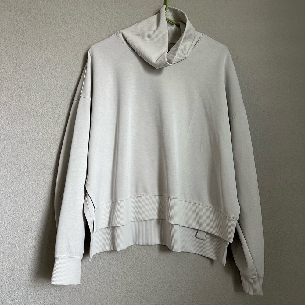 NWOT Lululemon Softstreme Turtleneck Pullover